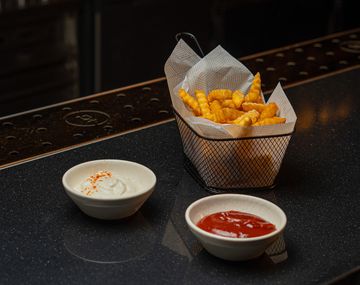 El truco para hacer papas fritas tiernas por dentro y crocantes por fuera