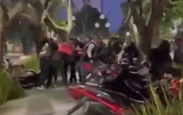Hells Angels se agarraron a las piñas con trapitos y deliverys en pleno centro de La Plata