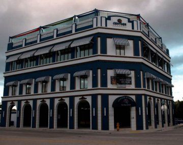 Una escuela de Miami les prohíbe a sus docentes vacunarse contra el coronavirus