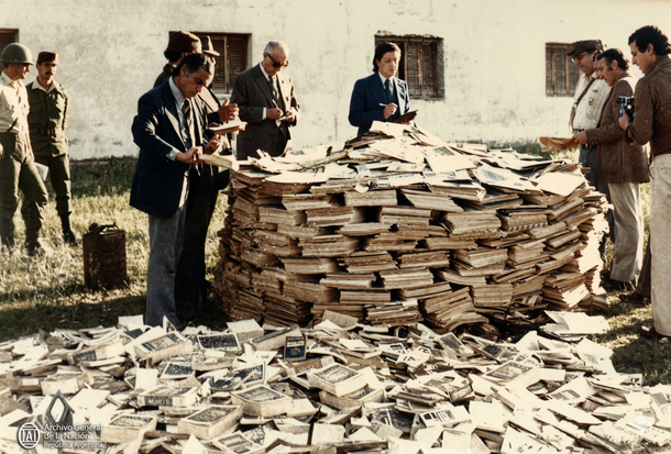 Día de la Memoria: los libros prohibidos por ignorancia militar
