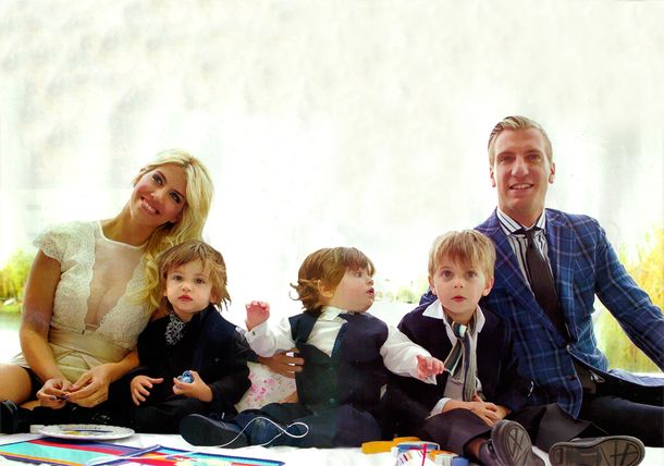 Wanda Nara mostró a su familia, pero una mano se coló en la foto