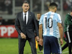 Edgardo Bauza en el empate de Argentina ante Perú en Lima por las Eliminatorias