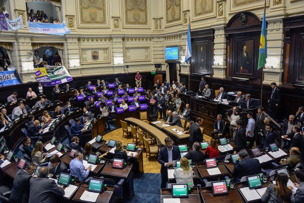 La Cámara de Diputados bonaerense aprobó la ley de paridad de género para las listas electorales de la Provincia.