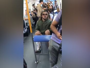 Hacete el malo conmigo: el momento en el que increparon a Rodrigo Eguillor en un tren