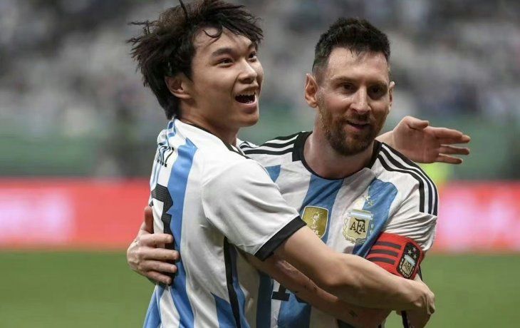 Habló el hincha chino que invadió la cancha en el amistoso de la Selección