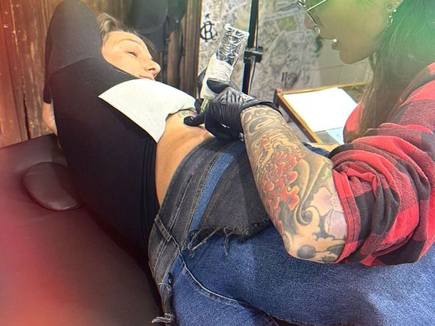Malena Galmarini se tatuó en resistencia a Javier Milei: qué se hizo