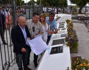 El intendente de Puerto Madryn, Ricardo Sastre, reinauguró el Monumento a la Gesta Galesa, que fue restaurado luego de las roturas que sufrió durante la tormenta de enero pasado.