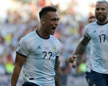 El delantero grita con furia su gol (Foto: @Argentina)