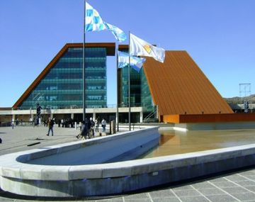 San Luis ofreció un aumento del 40% a sus estatales