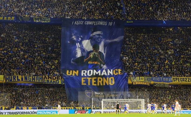 VIDEO: La Bombonera le cantó el Cumpleaños feliz a Riquelme