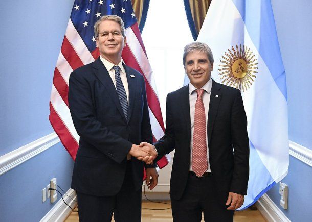 Luis Caputo junto a Scott Bessent en Washington, Estados Unidos. Luis Caputo junto a Scott Bessent en Washington, Estados Unidos.