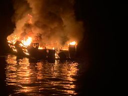 Tragedia en el mar: al menos 8 muertos por el incendio en un barco