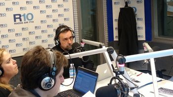 Roberto Navarro en las mañanas de Radio 10. Roberto Navarro en las mañanas de Radio 10.