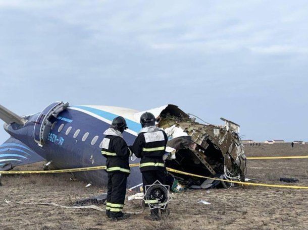 Azerbaiyán denunció que un misil derribó al avión en Kazajistán