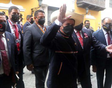 Castillo asumió la Presidencia de Perú y prometió un país más próspero y más justo