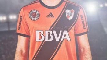 la vuelta olimpica de river en la bombonera ya tiene camiseta alusiva la vuelta olimpica de river en la bombonera ya tiene camiseta alusiva