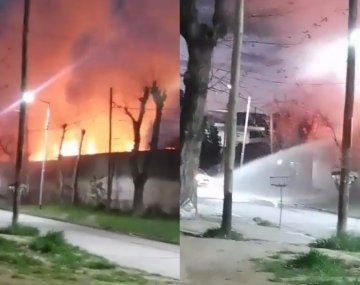 Video: impresionante incendio de una fábrica de maderas en Villa Domínico