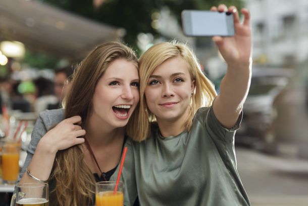 Atención mamás: las selfies aumentan el contagio de piojos entre alumnos
