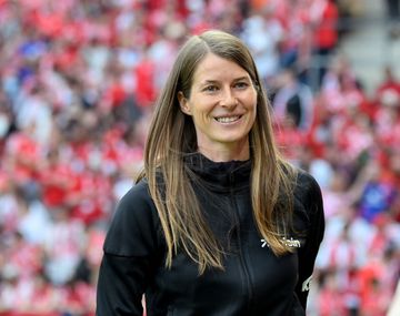 Hito en la Bundesliga: Marie-Louise Eta es la primera DT en ganar en una liga top de fútbol masculino