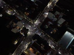 Impresionante vigilia en la casa de Cristina Kirchner, en apoyo tras el fallo de la Corte Suprema