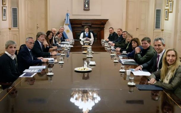 Javier Milei encabezandl la reunión de Gabinete.