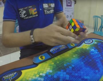 Un chico de 20 años logró marcar en nuevo récord mundial de armado de Cubo Rubik