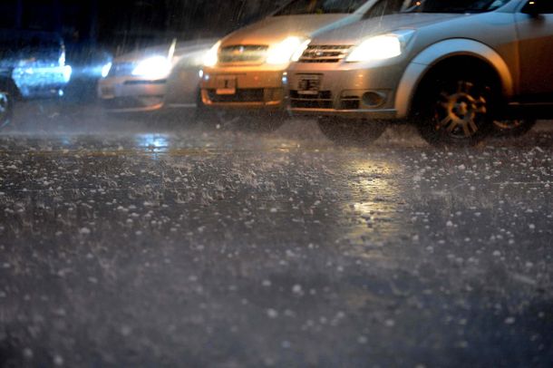 Sorpresiva alerta por lluvias y granizo este miércoles: el informe del Servicio Meteorológico Nacional