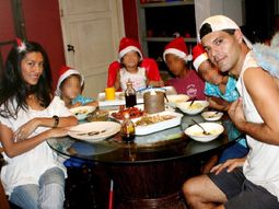 Ex modelo presa en Tailanda pudo volver a ver a sus hijos gracias a Messi