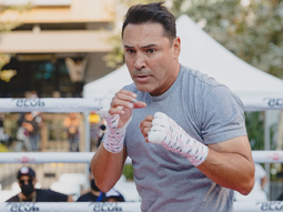 El excampeón mundial en seis divisiones, the Golden Boy, Óscar de la Hoya cumple 52 años. El excampeón mundial en seis divisiones, the Golden Boy, Óscar de la Hoya cumple 52 años.