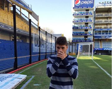 Un desubicado: jugador de la Reserva de River se tapó la nariz en la Bombonera