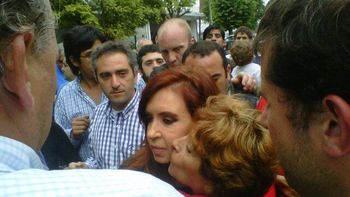 mi vieja no tiene luz ni agua como cualquier otro vecino mi vieja no tiene luz ni agua como cualquier otro vecino