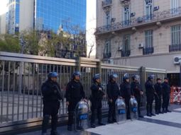 Refuerzan la seguridad en las embajadas de Israel e Irán en Buenos Aires por la escalada bélica