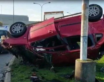 Video: impresionante choque y vuelco en Mar del Plata