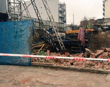 Derrumbe en Paternal por los fuertes vientos