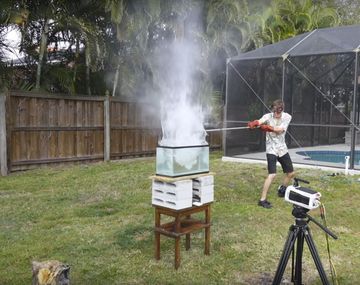 VIDEO: ¿Qué pasa si tirás sal fundida en agua? 