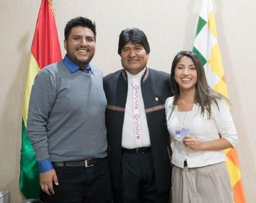 Evo Morales junto a sus dos hijos