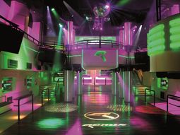 bariloche sin egresados: solo dos personas fueron a bailar a una disco bariloche sin egresados: solo dos personas fueron a bailar a una disco