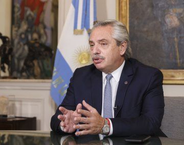 Alberto Fernández en Radio 10: El esfuerzo para conseguir las vacunas lo hacemos en absoluta soledad