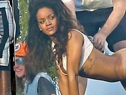 Rihanna se desnudó para una producción de fotos y dejó a todos boquiabierto