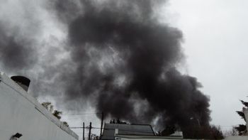 Voraz incendio en Luis Guillón