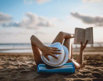 Cinco libros para disfrutar en la playa