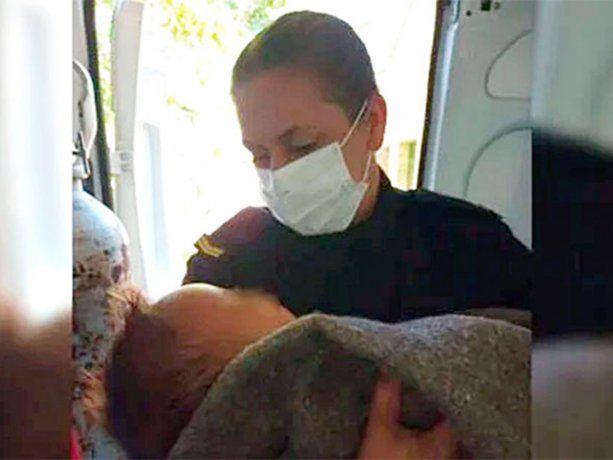 Misiones: policía salvó a un bebé con maniobras de RCP
