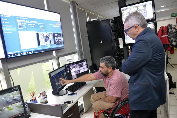 Julio Zamora con el director general del Centro de Operaciones
