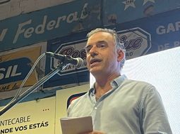 Yamandú Orsi, intendente de Canelones, lidera las encuestas espontáneas para las elecciones. Yamandú Orsi, intendente de Canelones, lidera las encuestas espontáneas para las elecciones.