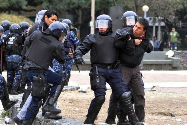 Al menos 26 heridos durante una protesta de estatales