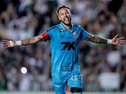 gracias a un hat-trick de neymar, santos revivio y salio de la zona de descenso en el brasileirao gracias a un hat-trick de neymar, santos revivio y salio de la zona de descenso en el brasileirao