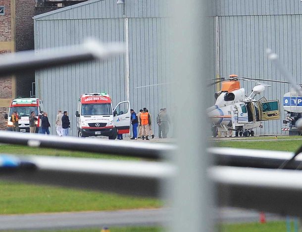 Operan a uno de los sobrevivientes del avión que cayó al Río de la Plata