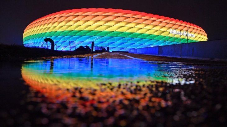 La UEFA rechazó que el estadio Allianz Arena se ilumine con los colores de la comunidad LGBTI+