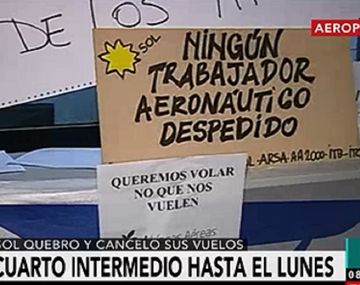 Acampe en Aeroparque de los trabajadores despedidos de Sol