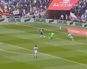 El insólito gol que erró Nico Jackson en Chelsea vs. Manchester City